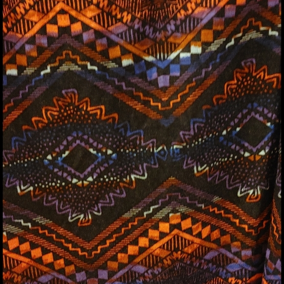 🆕 Colored Patterned Tank - Picture 2 of 6